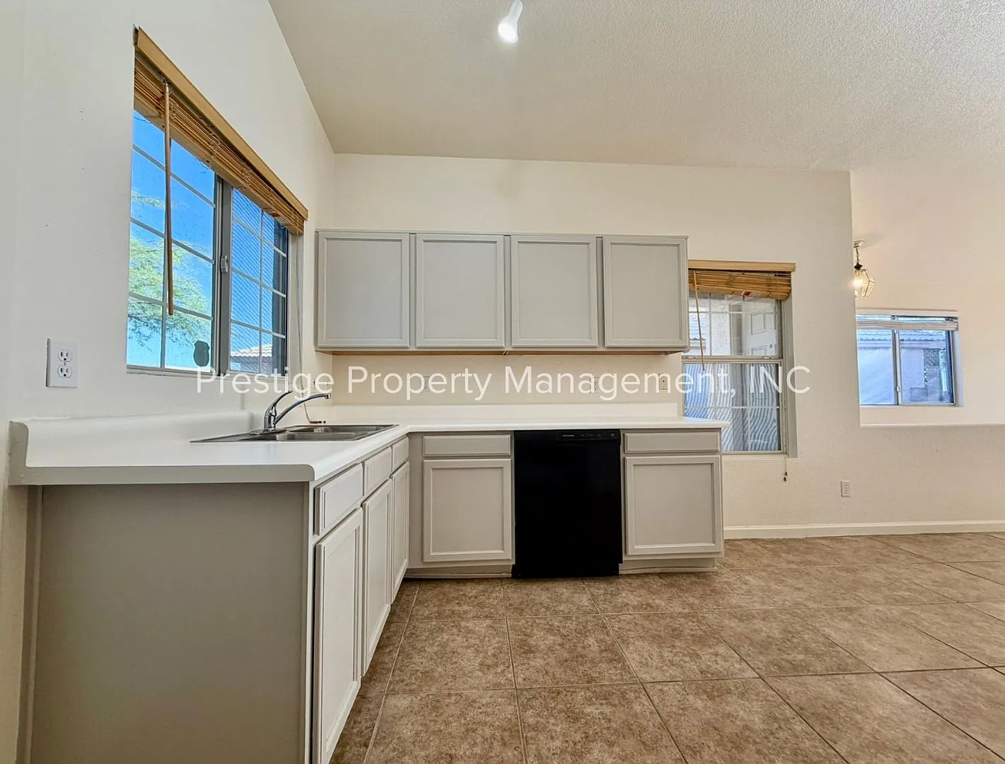 Come Check Out This Cutie On The Northwest Side! — Photo 2
