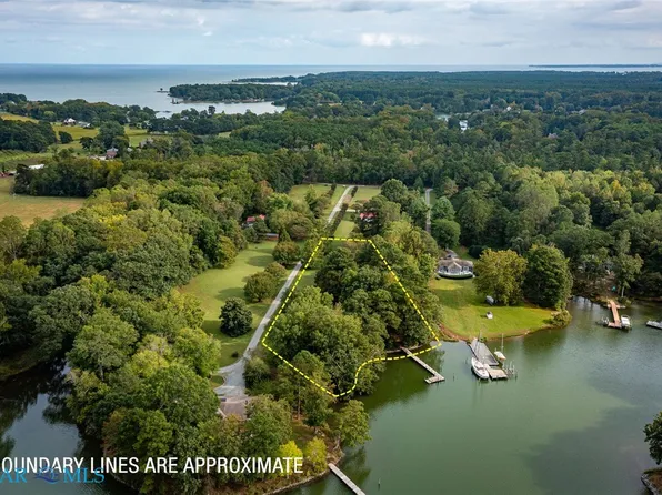 51-1-151 Lawrence Cove Ln, Kilmarnock, VA 22482