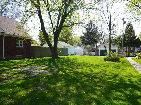 2823 N 82nd St, Milwaukee, WI 53222