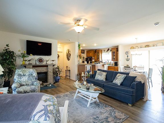 4th image of 35 Pinetree Ln