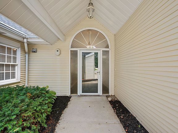 3rd image of 205 Stratford Rd
