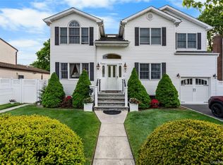 3 Lido Parkway, Lindenhurst, NY 11757