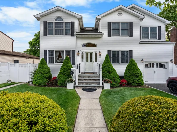 3 Lido Parkway, Lindenhurst, NY 11757