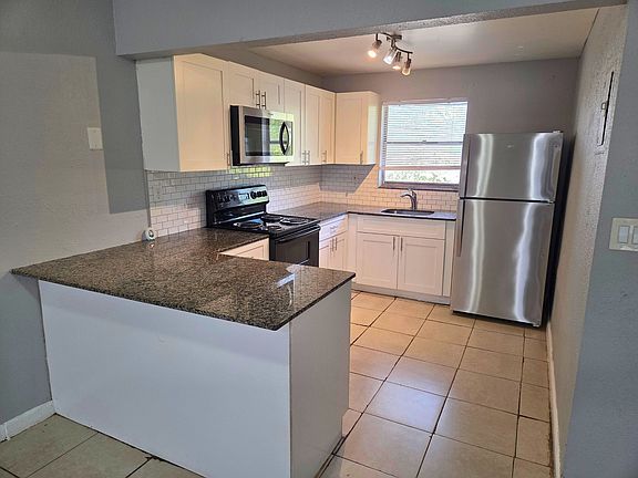 5th image of 1441 NW 22nd St APT 20