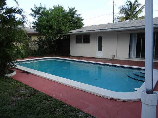 1st image of 1437 NE 56th St #1
