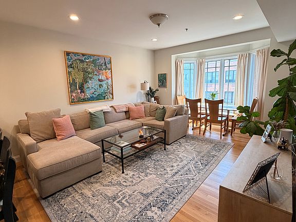 3rd image of 207 Clinton St APT 4