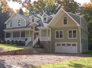 61 W Cedar Pl, Ramsey, NJ 07446