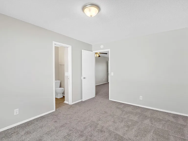 Richardt Apartments — Photo 11