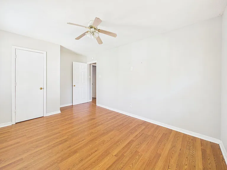 835 Winnetka Ave — Photo 15