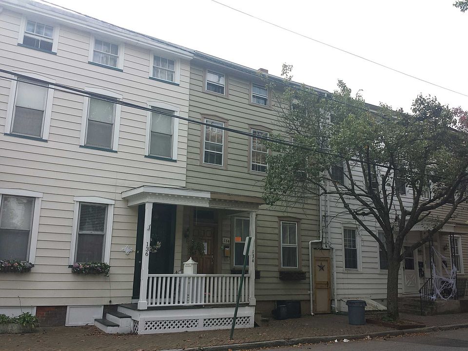 2nd image of 134 E Union St