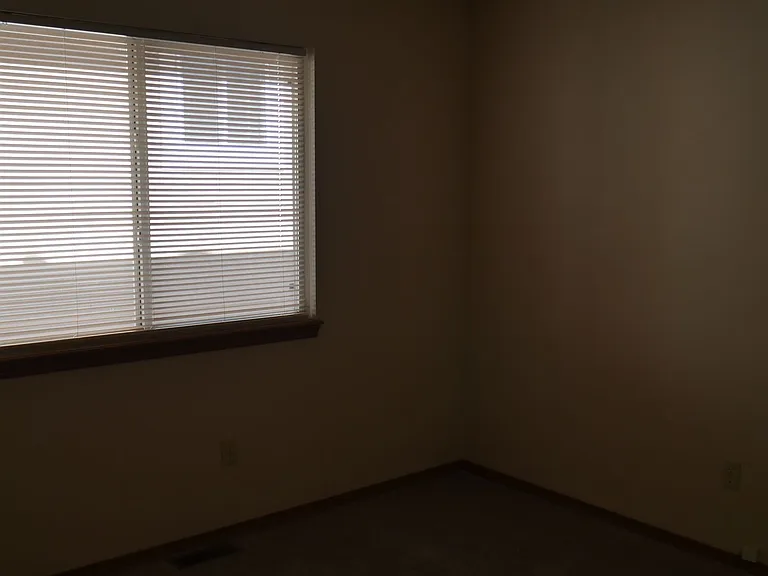 8226 Scarborough Dr — Photo 10
