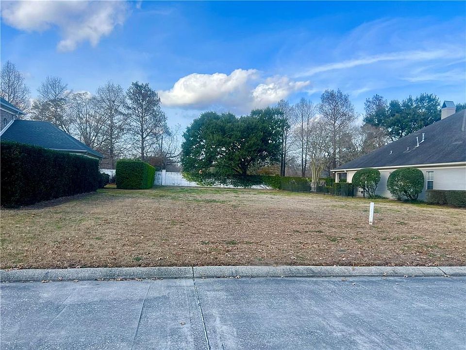 1st image of 30 Fairway Oaks Dr