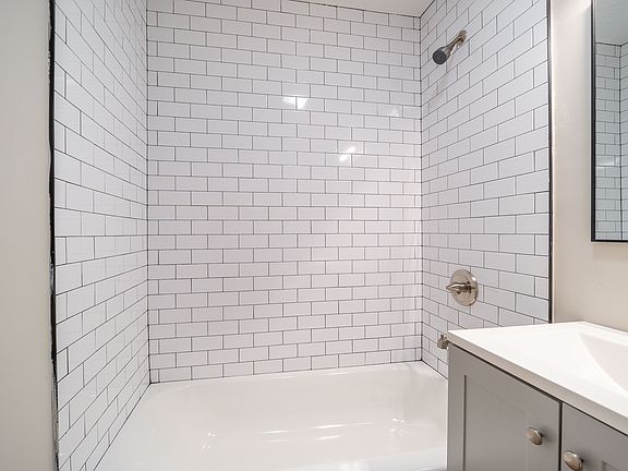5th image of 3899 La Rosa Dr #3899