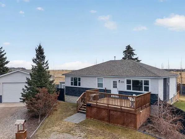 211 NW 1st Ave SE, Rocky View County, AB T0J 1X1