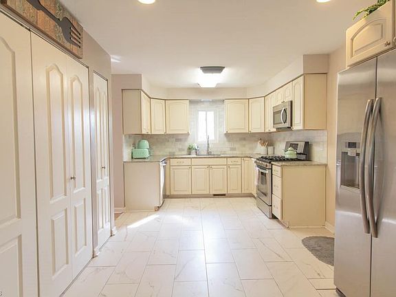 4th image of 764 Cheriton Dr