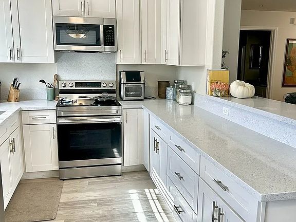 3rd image of 453 E Okeefe St APT 101
