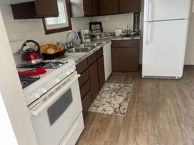 323 Hall Ave — Photo 9