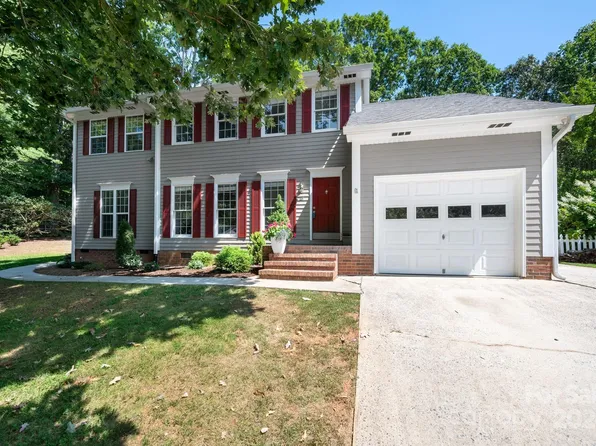 15 Bear Knoll Dr, Asheville, NC 28805