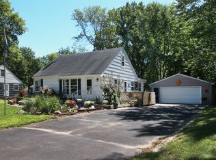2430 Saint Albans St N, Roseville, MN 55113