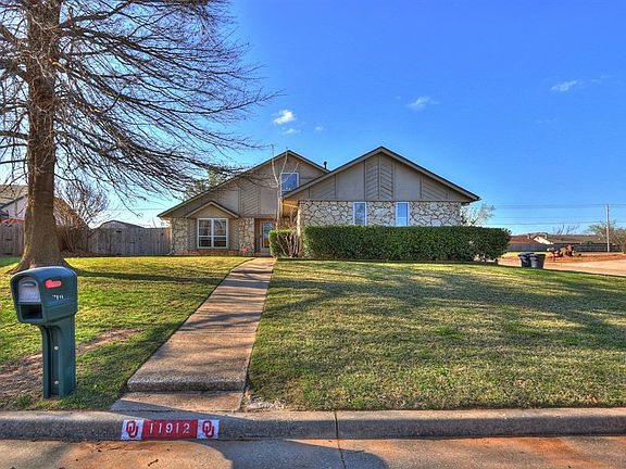 3rd image of 11912 Sagamore Dr