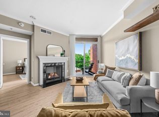 4490 Market Commons Dr Unit 413, Fairfax, VA 22033