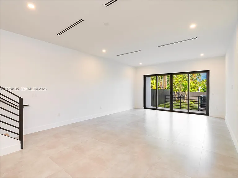 1118 NE 10th Ave #1118 — Photo 11