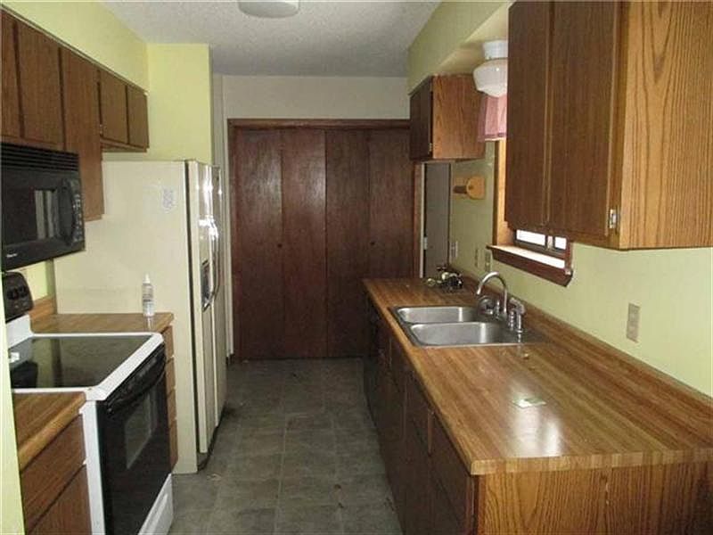 2nd image of 1132 Crist Dr
