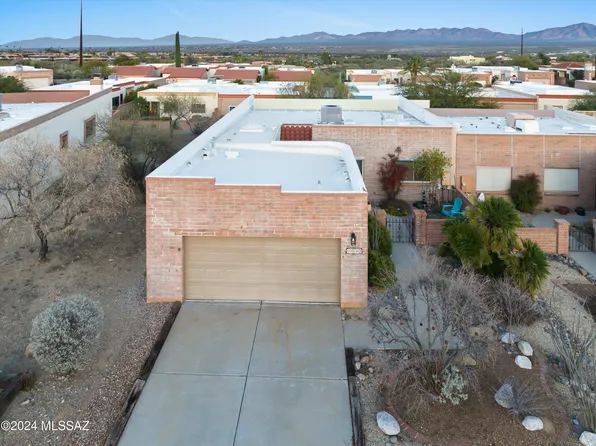 1532 W Calle Del Ducado, Green Valley, AZ 85622