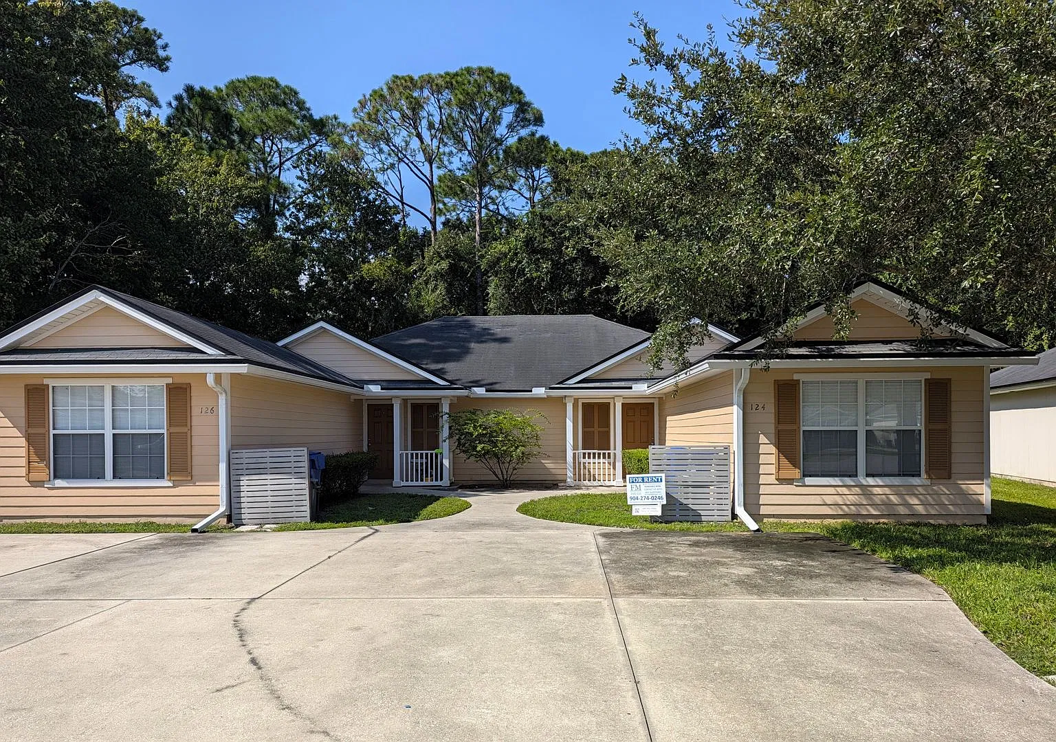 **Special For This 3/2 Duplex On 18 Month Lease** - Ready For Immediate Move-In. — Photo 1