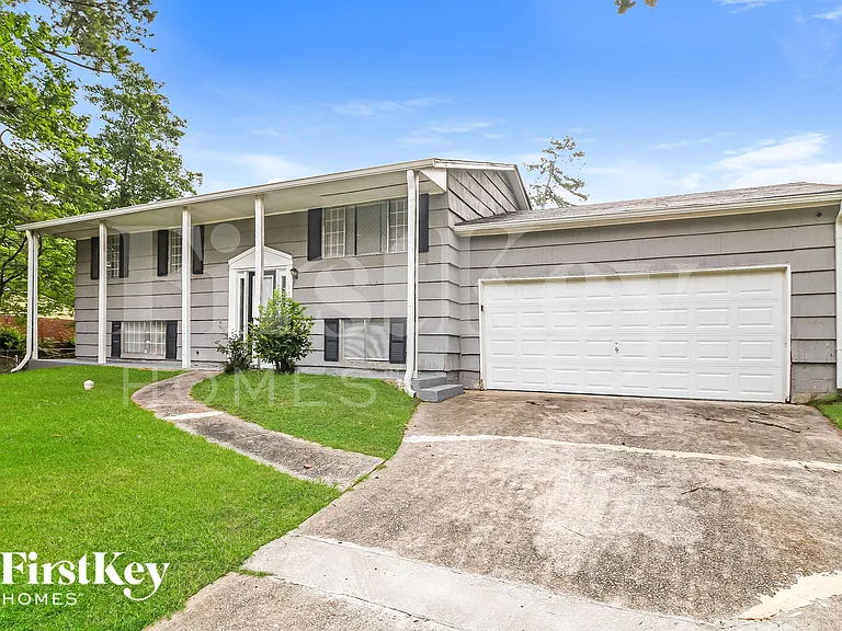 1199 Pineglen Dr — Photo 2