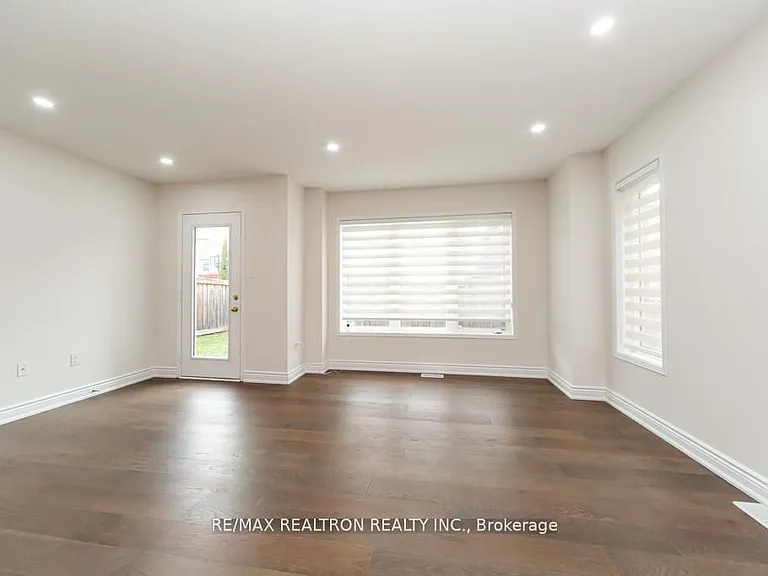 24 Skelton Cres — Photo 12