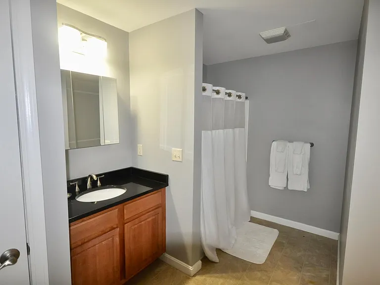 Stonington Estates Apartments — Photo 42