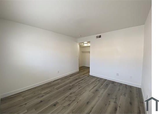 5th image of 4750 Thunderbolt Ave APT 1