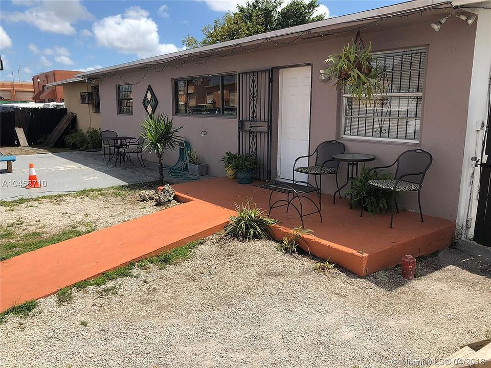 2nd image of 240 W 28th St
