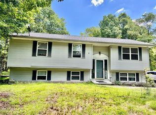 4651 Pine Ridge Dr W, Bushkill, PA 18324