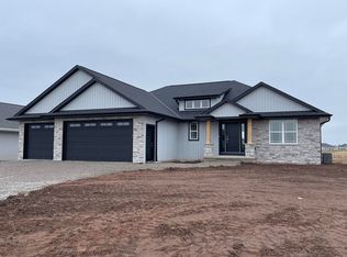 2615 Willow Grove Ln, Green Bay, WI 54311