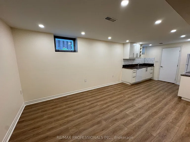 102 Paulart Dr #BASEMENT — Photo 6