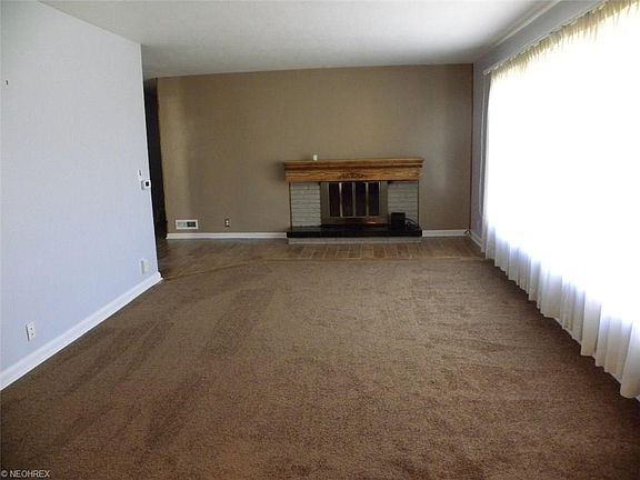 5th image of 949 Westwood Dr