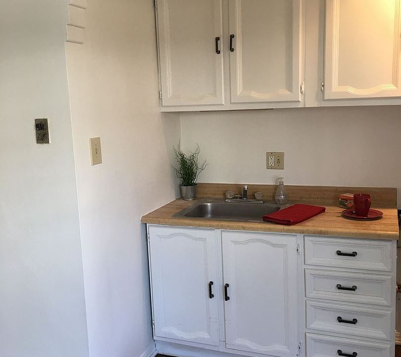 1st image of 550 S Los Robles Ave #6120607