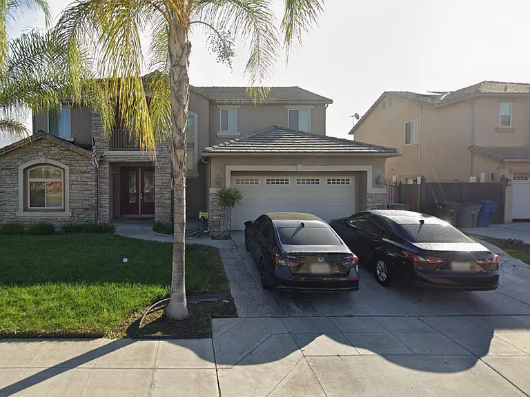 5898 N Shiraz Ave — Photo 1
