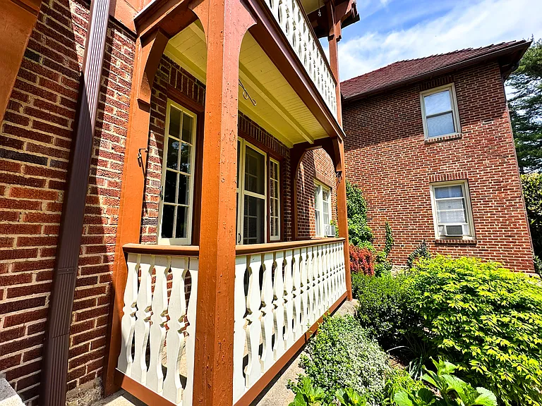 Metropolitan Windermere Court — Photo 9