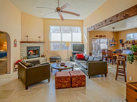 4th image of 376 La Chamisal Ln NW