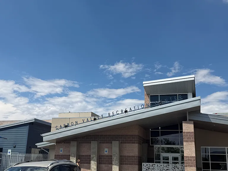 Enjoy easy access to Carbon Valley Recreation Center, just 10 minutes away. Swim, work out, unwind in the hot tub or steam room, walk the indoor track, or enjoy the gym, fitness classes, and family-friendly amenities.