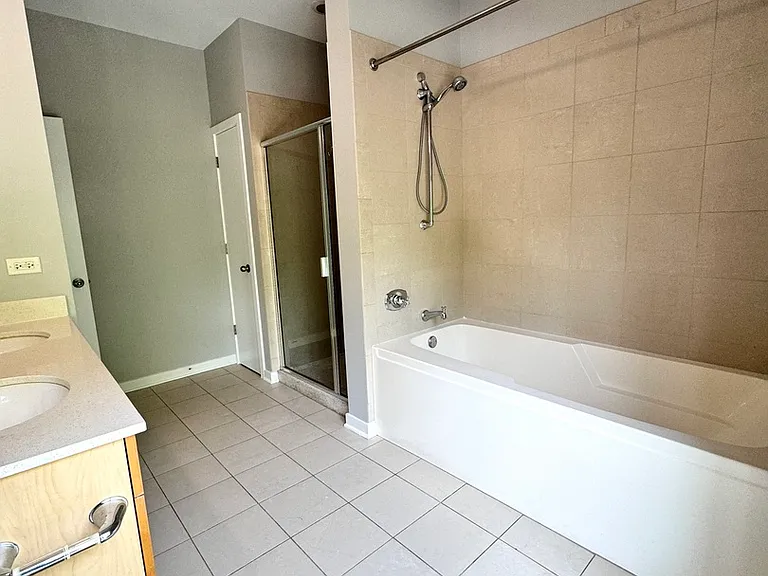 1075 W Roosevelt Rd #305 — Photo 23