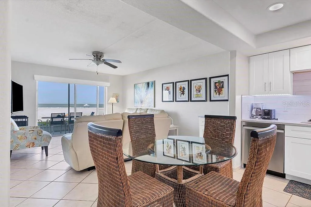 1 bed, 1.0 bath, 757 sqft, $8,070 — Photo 2
