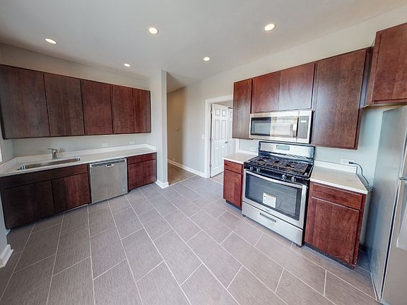 2nd image of 4656 N Albany Ave #3