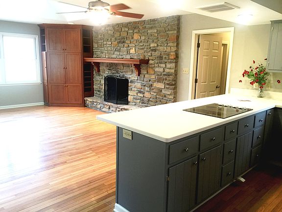 4th image of 2202 N Fairmont Ct