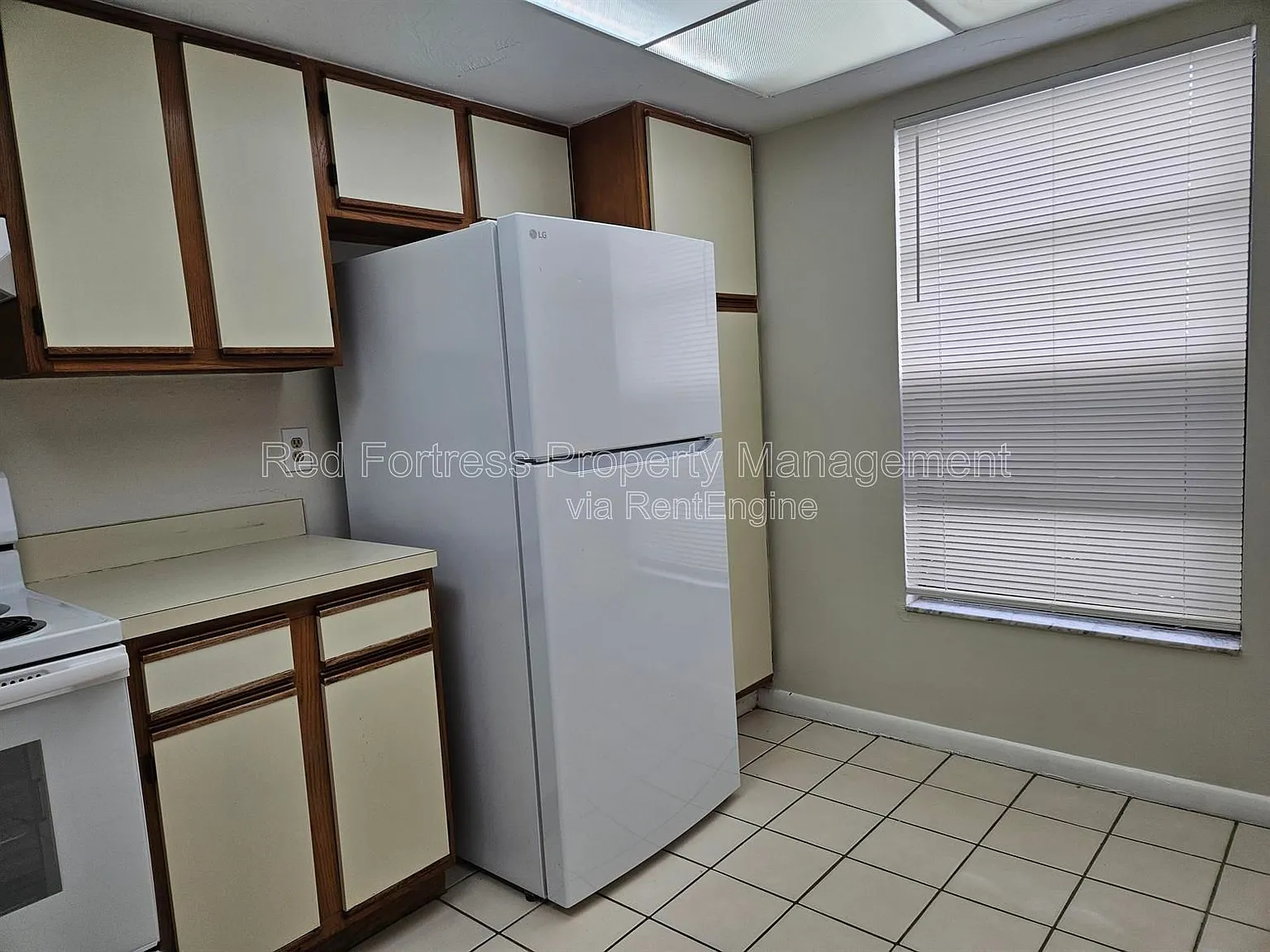 2 bed, 2.5 bath, 1114 sqft, $1,049 — Photo 4