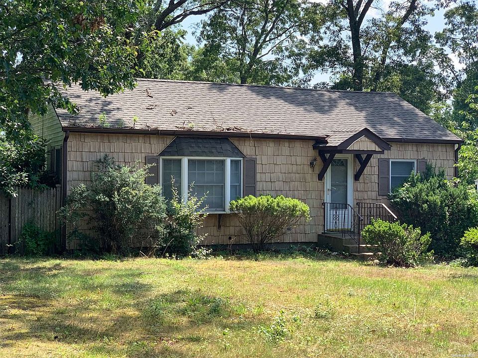 6 Roberta Street, East Patchogue, NY 11772 Zillow