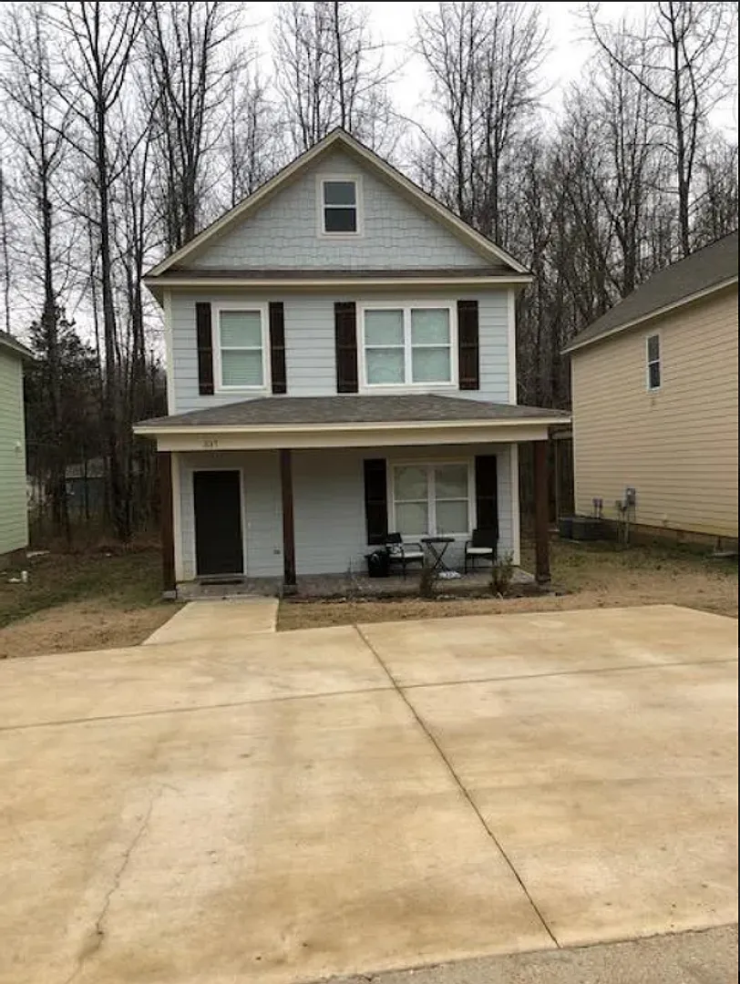 3 Bed/2.5 Bath — Photo 1